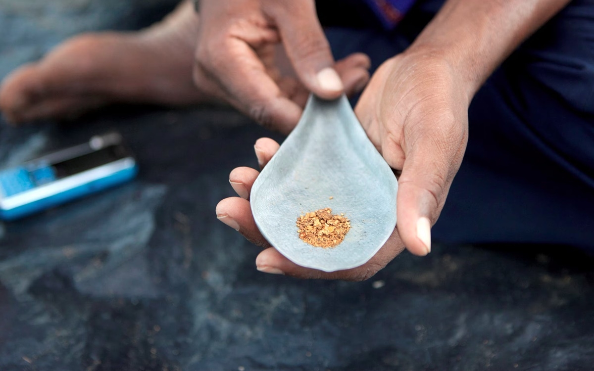 Sạt lở mỏ vàng ở Indonesia: 6 người chết, 14 người mất tích